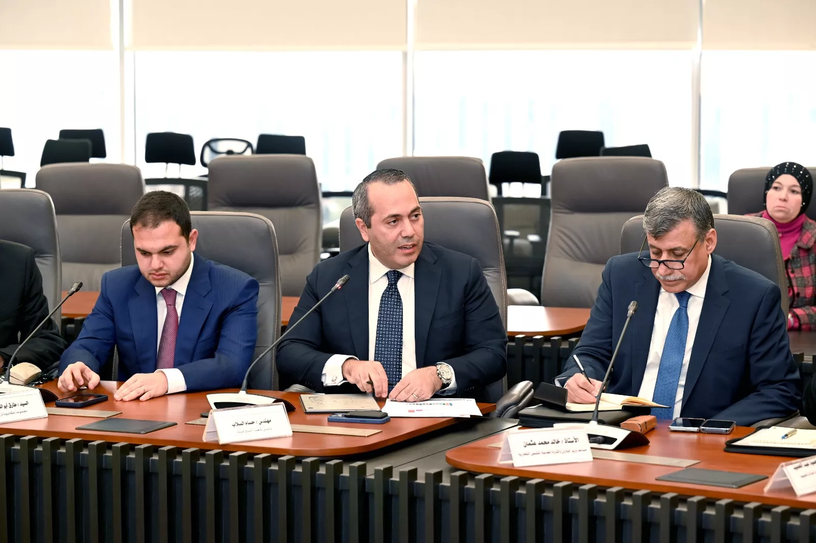 وزير الصناعة يجتمع بمصنعي السيراميك والبورسلين