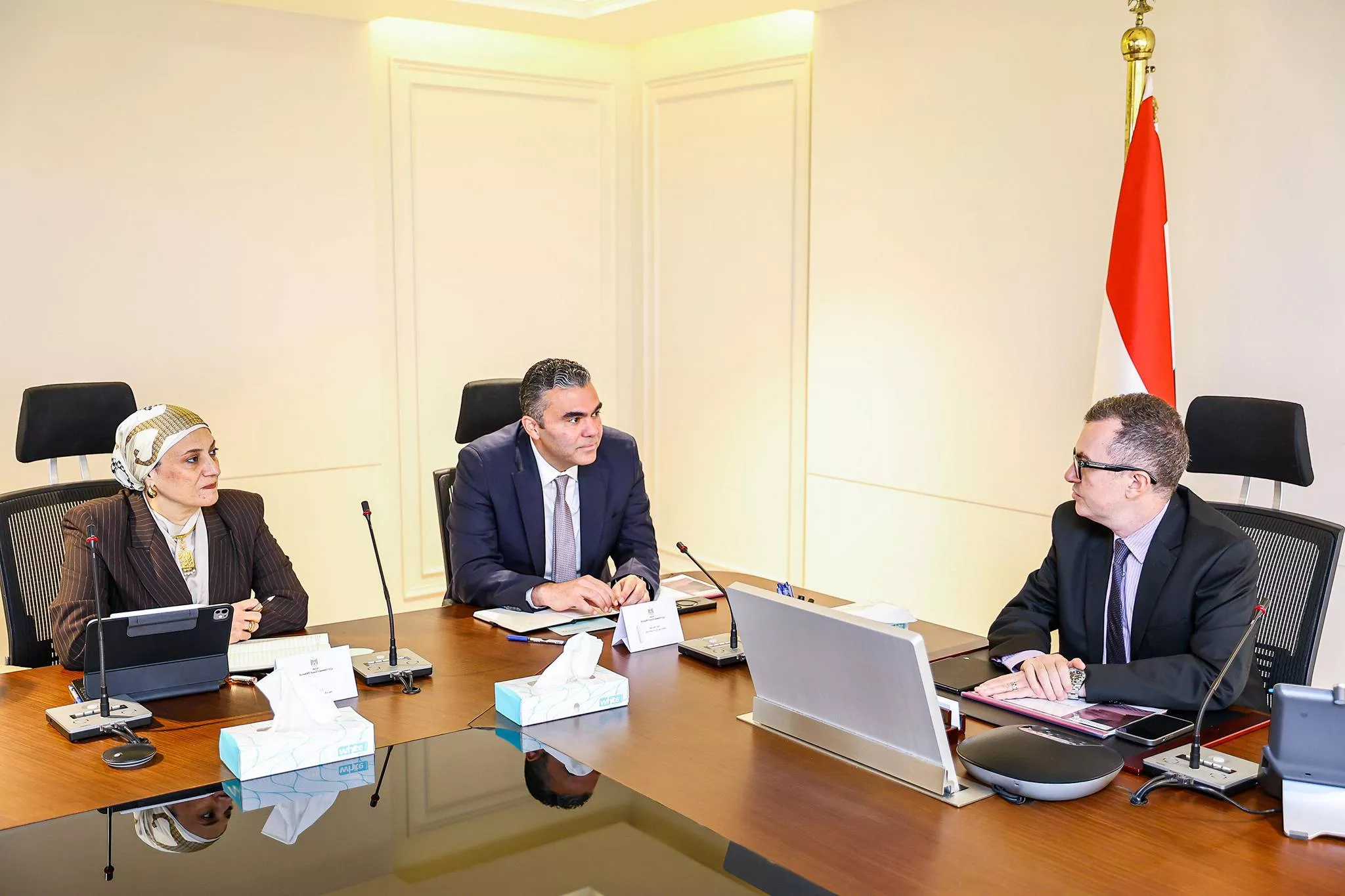 وزير التخطيط يجتمع مع مستشار رئيس الوزراء لريادة الأعمال