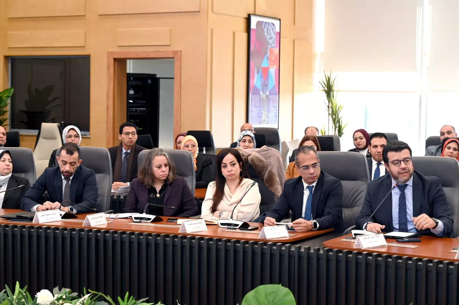 وزير الصناعة يعقد اجتماعاً مع ممثلي شركة دي كود للاستشارات