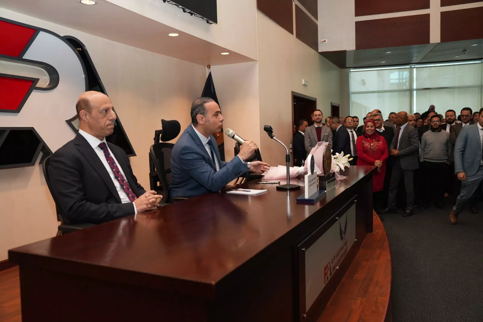 الدكتور إسلام عزام رئيس هيئة الرقابة المالية يلتقي بالعاملين