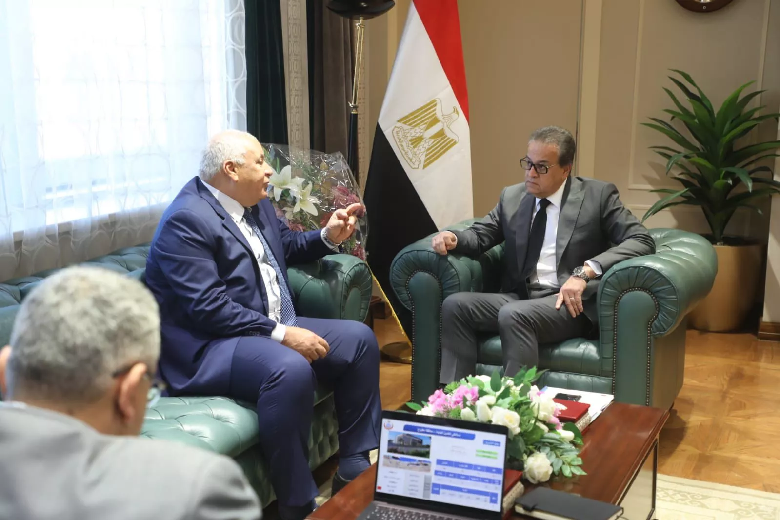 وزير الصحة يجتمع مع محافظ مطروح