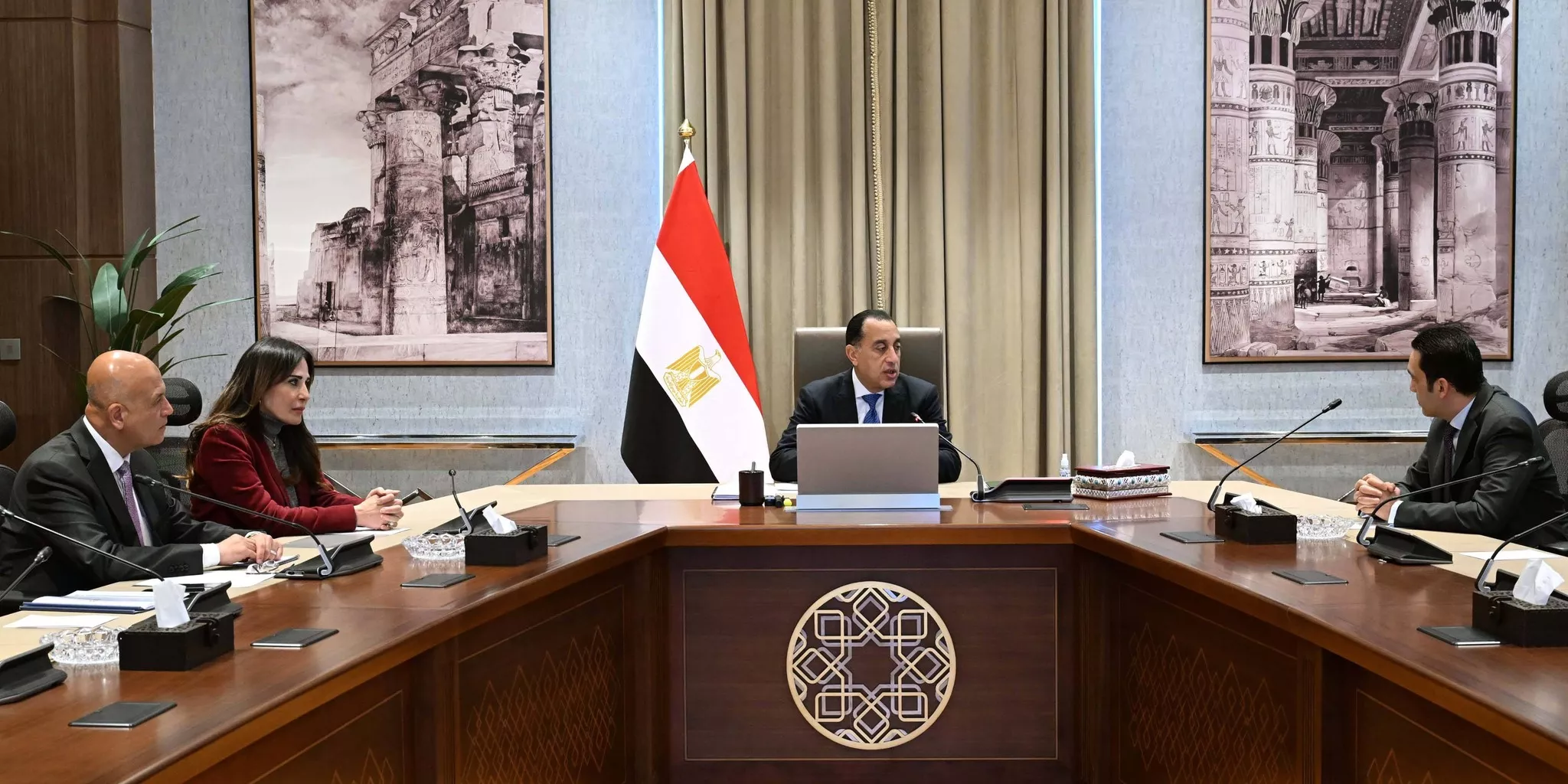 مدبولي يتابع الموقف التنفيذي لمشروعات شركة سكاتك النرويجية
