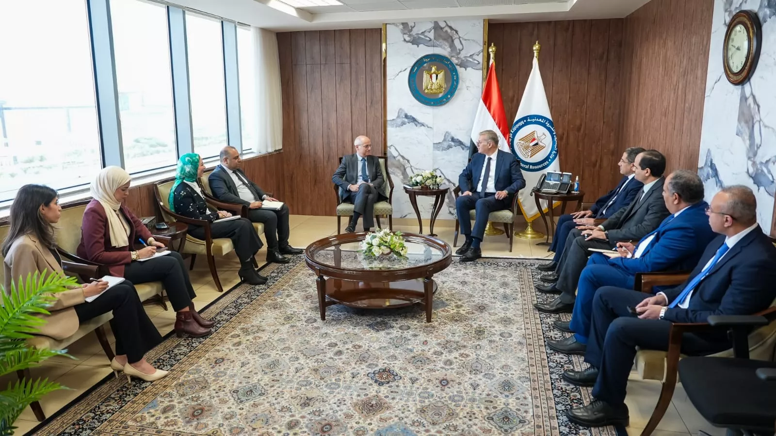 وزير البترول يلتقي مدير عام شركة توتال إنرجيز الفرنسية