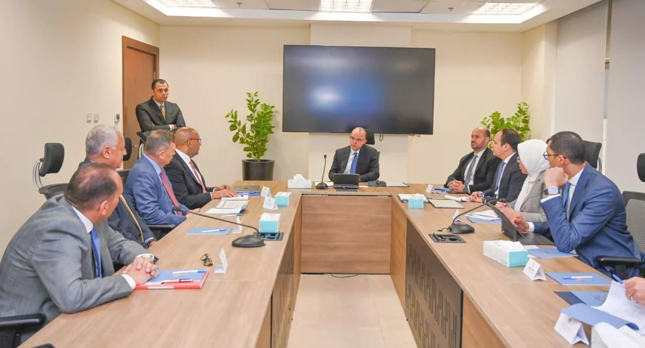 وزير الاستثمار يجتمع بمسئولي شركات السكر