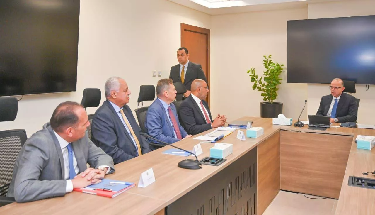 وزير الاستثمار يجتمع بمسئولي شركات السكر