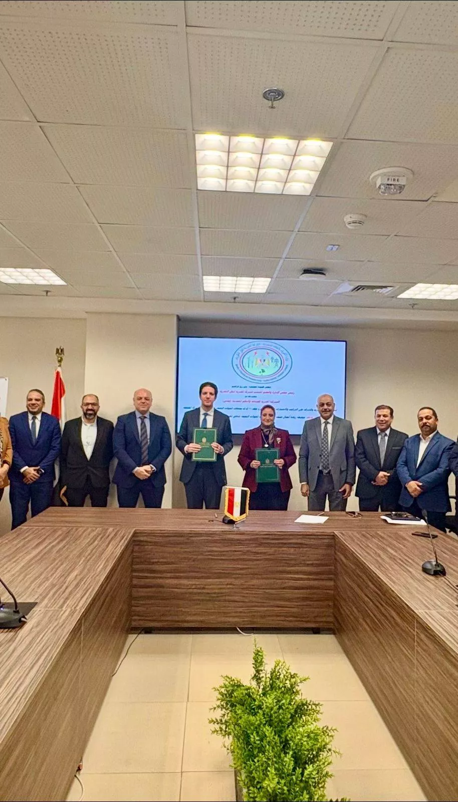 المصرية لنقل الكهرباء توقع عقدًا لتوريد 24 موزع لدعم الشبكة القومية