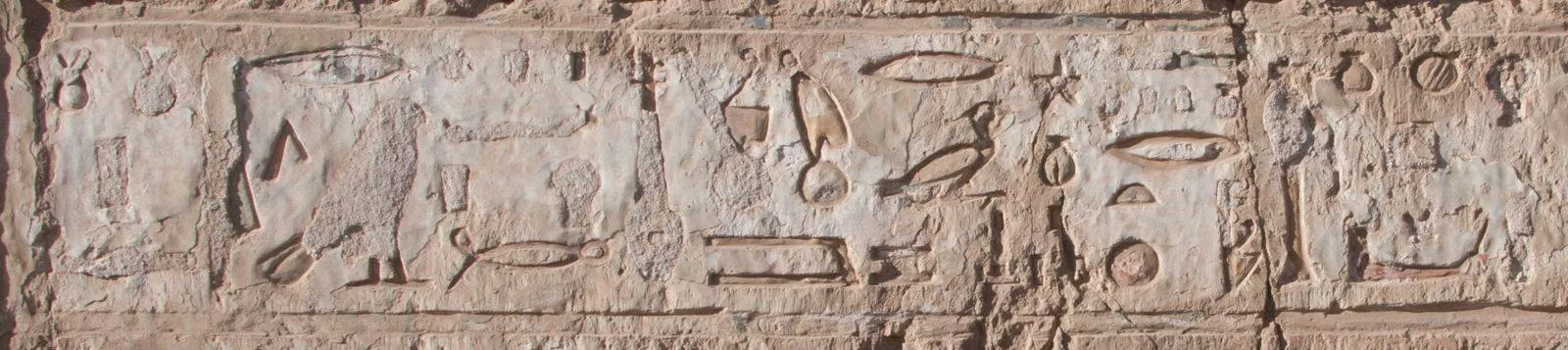 كشف أثري لـ 13 ألف أوستراكا جديدة بمحافظة سوهاج