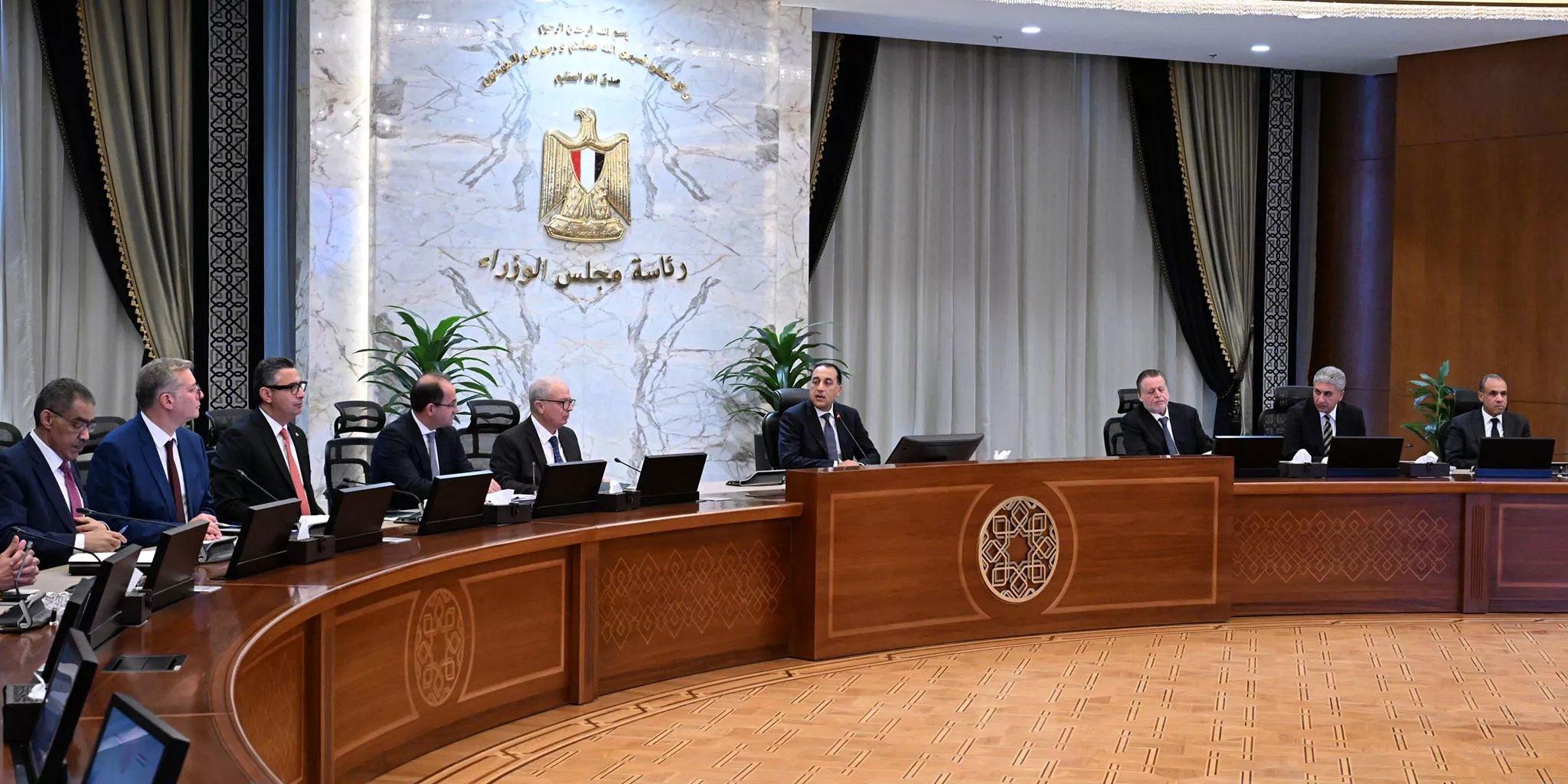رئيس الوزراء يترأس اجتماع لجنة إدارة الأزمات المركزية
