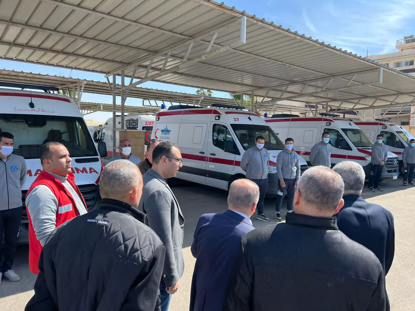 الفريق أسامة ربيع يتابع انتظام حركة الملاحة بالقناة