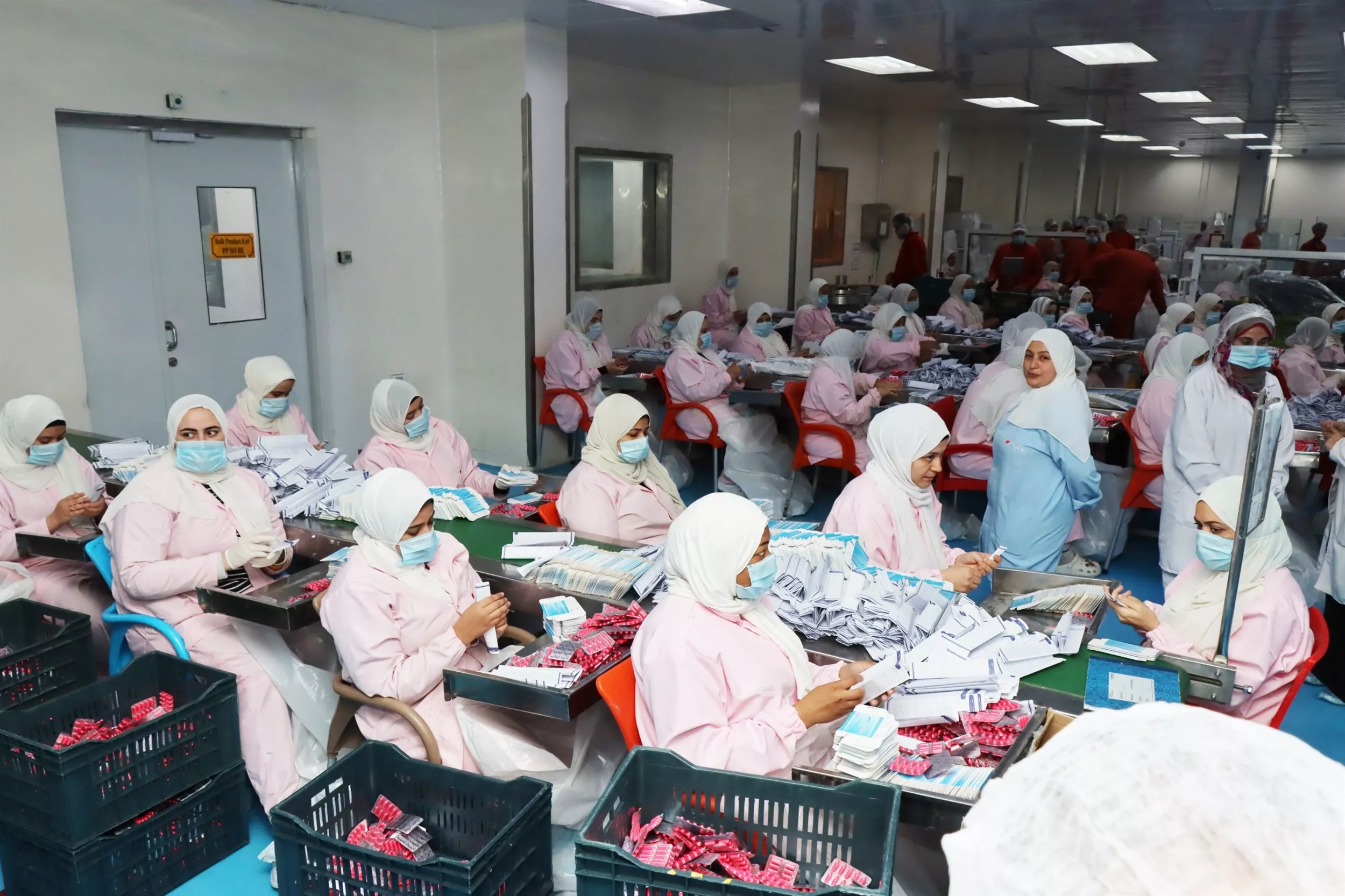 وزير الصناعة ومحافظ القليوبية يتفقدان مصنع الشركة العالمية للصناعات الدوائية يونيفارما