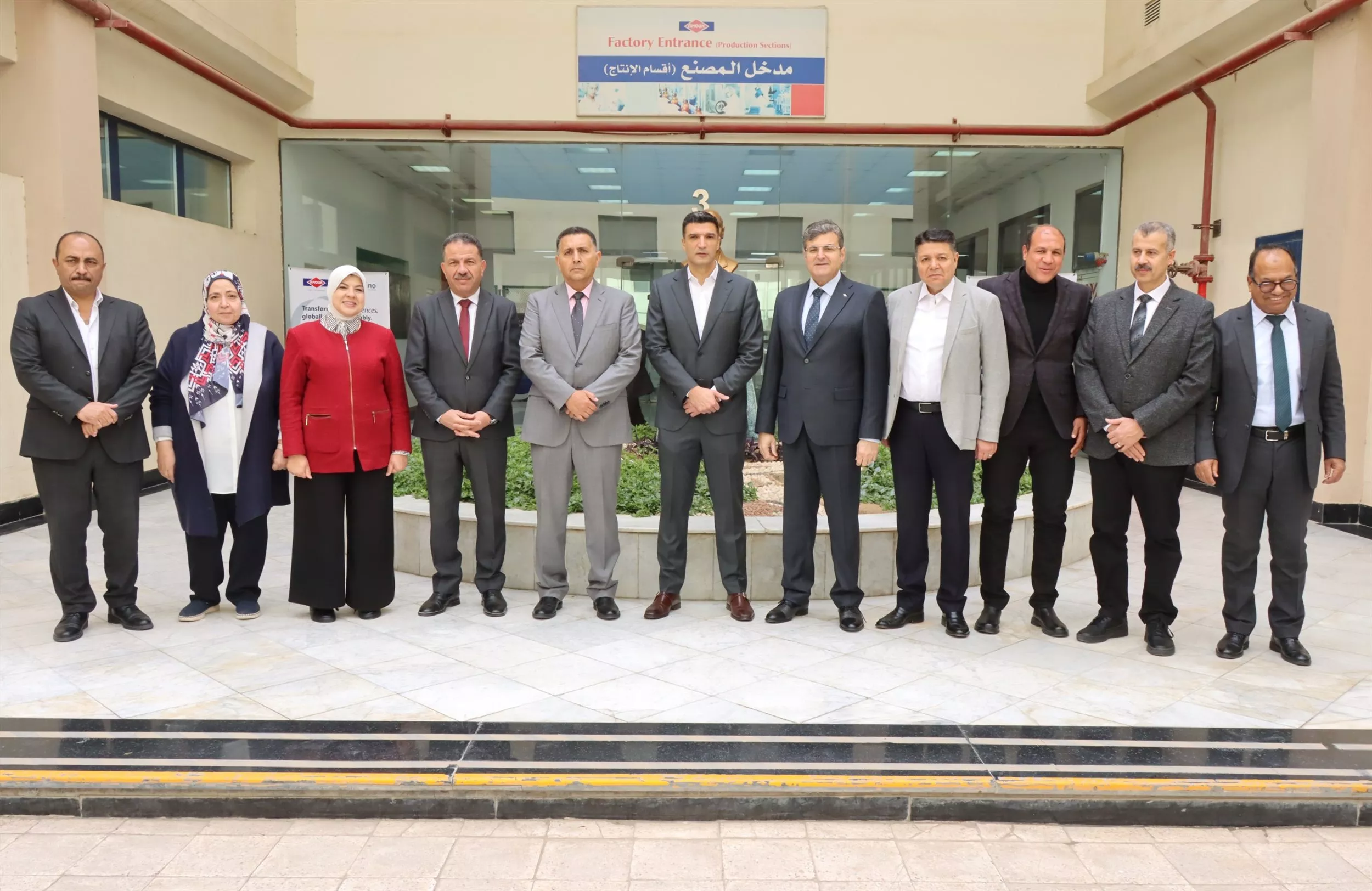 وزير الصناعة ومحافظ القليوبية يتفقدان مصنع شركة آمون للأدوية