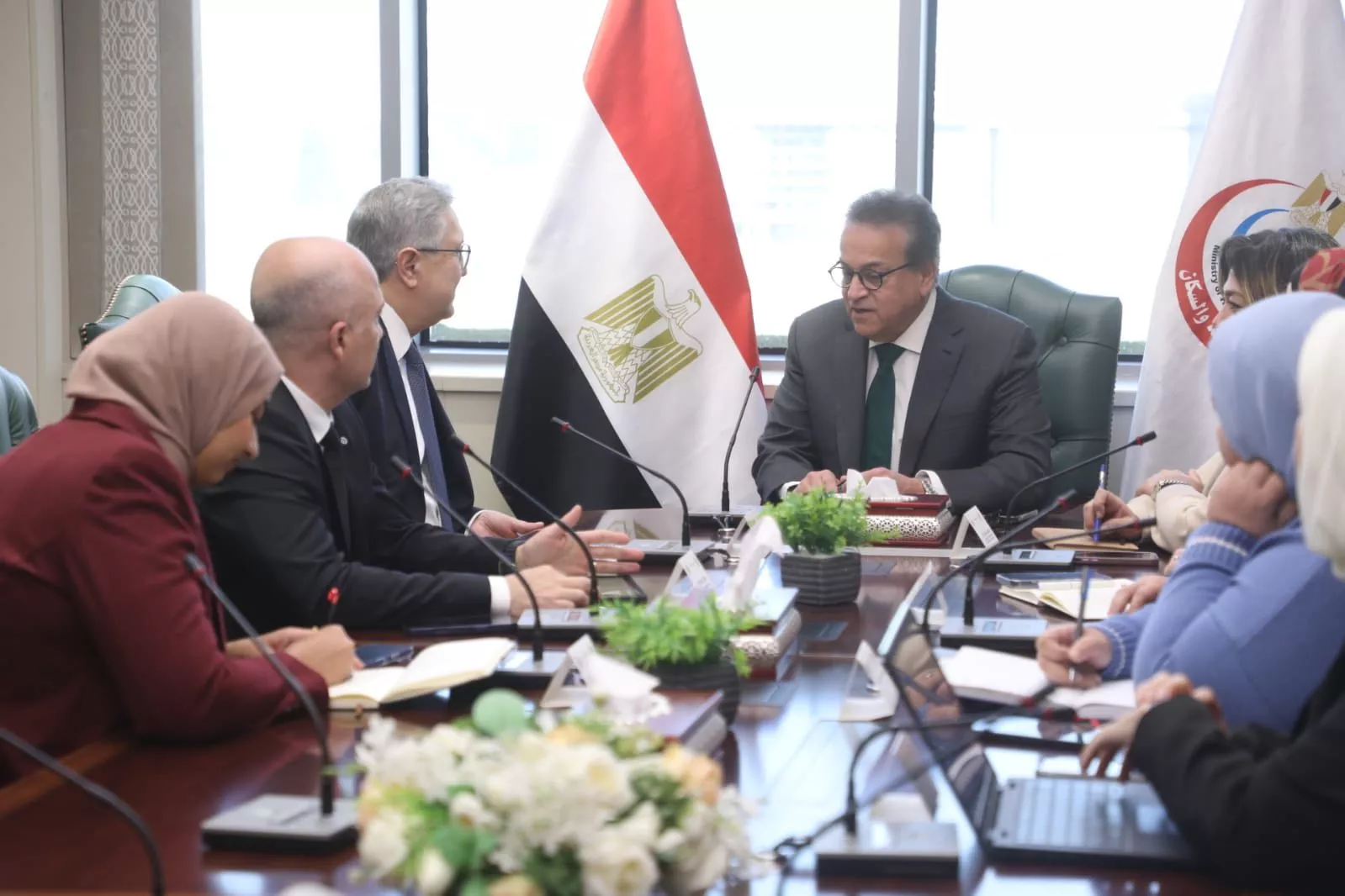 وزير الصحة يبحث مع وفد شركة عبدي إبراهيم التركية