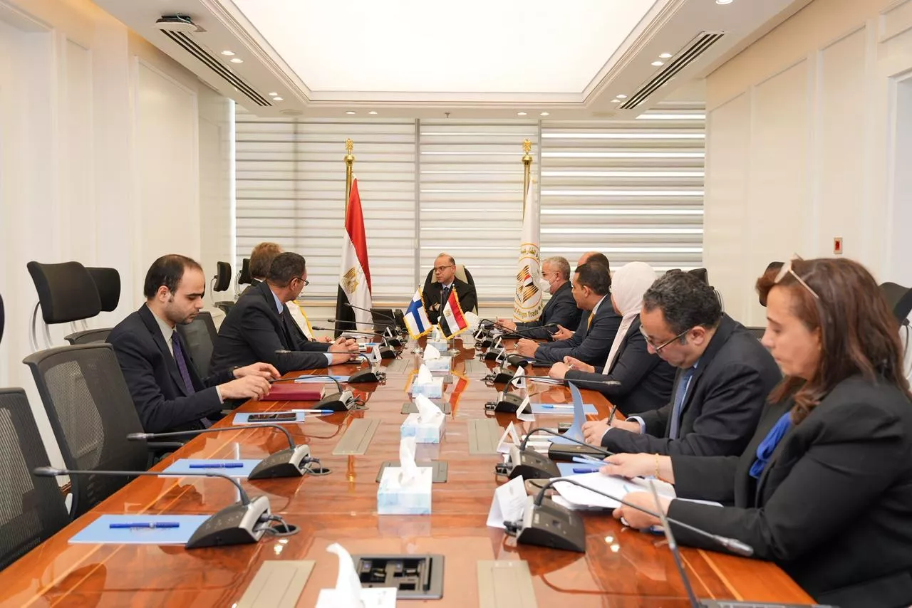 وزير الاستثمار والتجارة الخارجية يلتقي سفيرة فنلندا