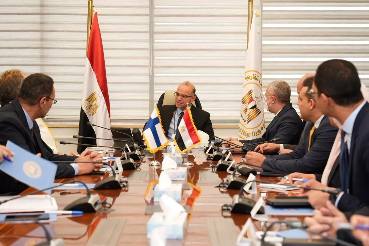 وزير الاستثمار والتجارة الخارجية يلتقي سفيرة فنلندا