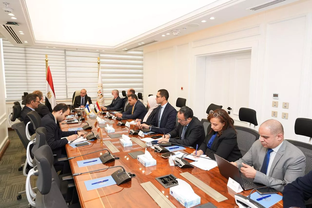 وزير الاستثمار والتجارة الخارجية يلتقي سفيرة فنلندا