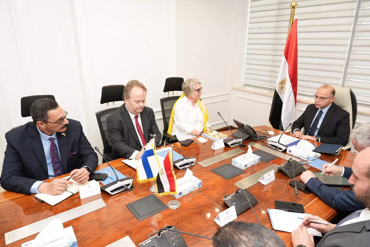 وزير الاستثمار والتجارة الخارجية يلتقي سفيرة فنلندا