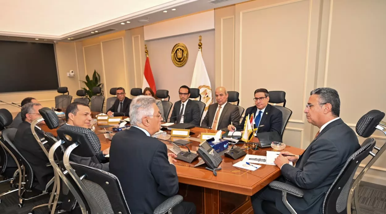 وزير التموين يعقد اجتماع مع شركة فييرم مصر