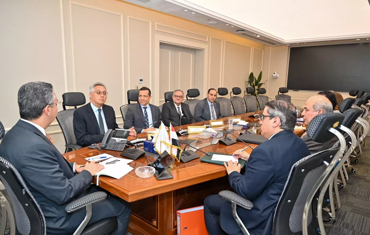 وزير التموين يعقد اجتماع مع شركة فييرم مصر