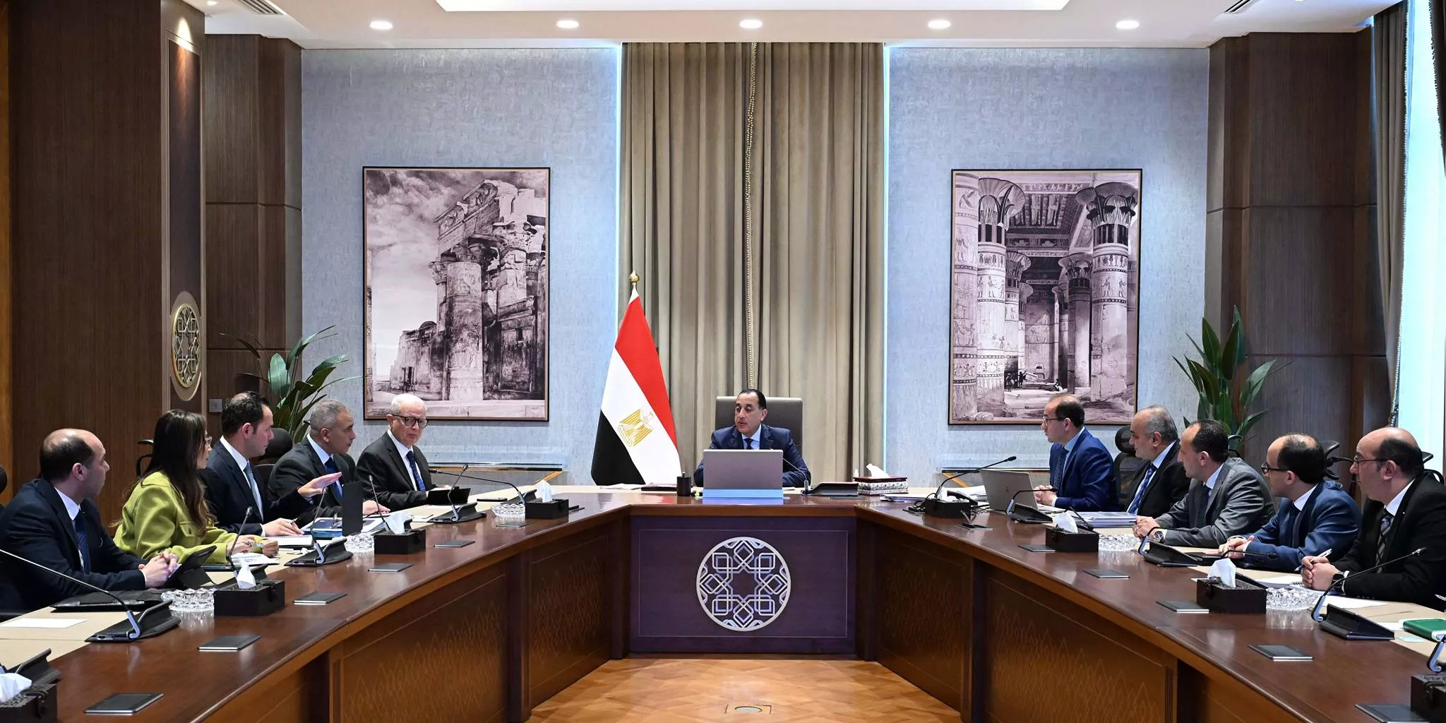 رئيس الوزراء يستعرض التقديرات الأولية لمشروع موازنة العام المالي 2026-2027