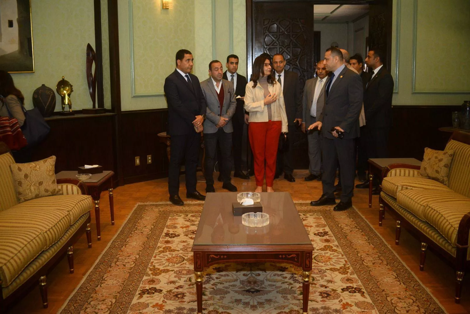 وزيرة الثقافة تتفقد دار الأوبرا المصرية