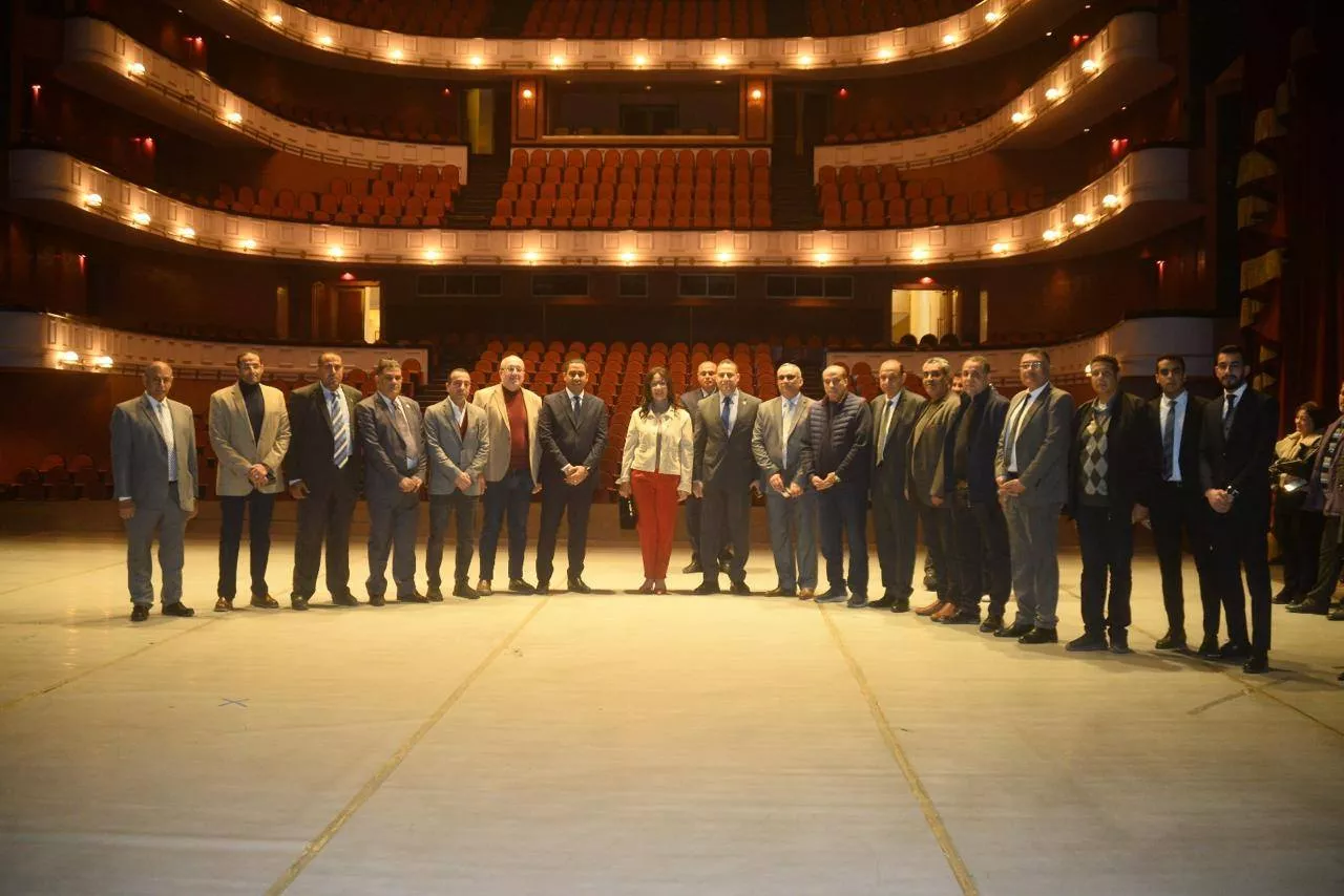 وزيرة الثقافة تتفقد دار الأوبرا المصرية