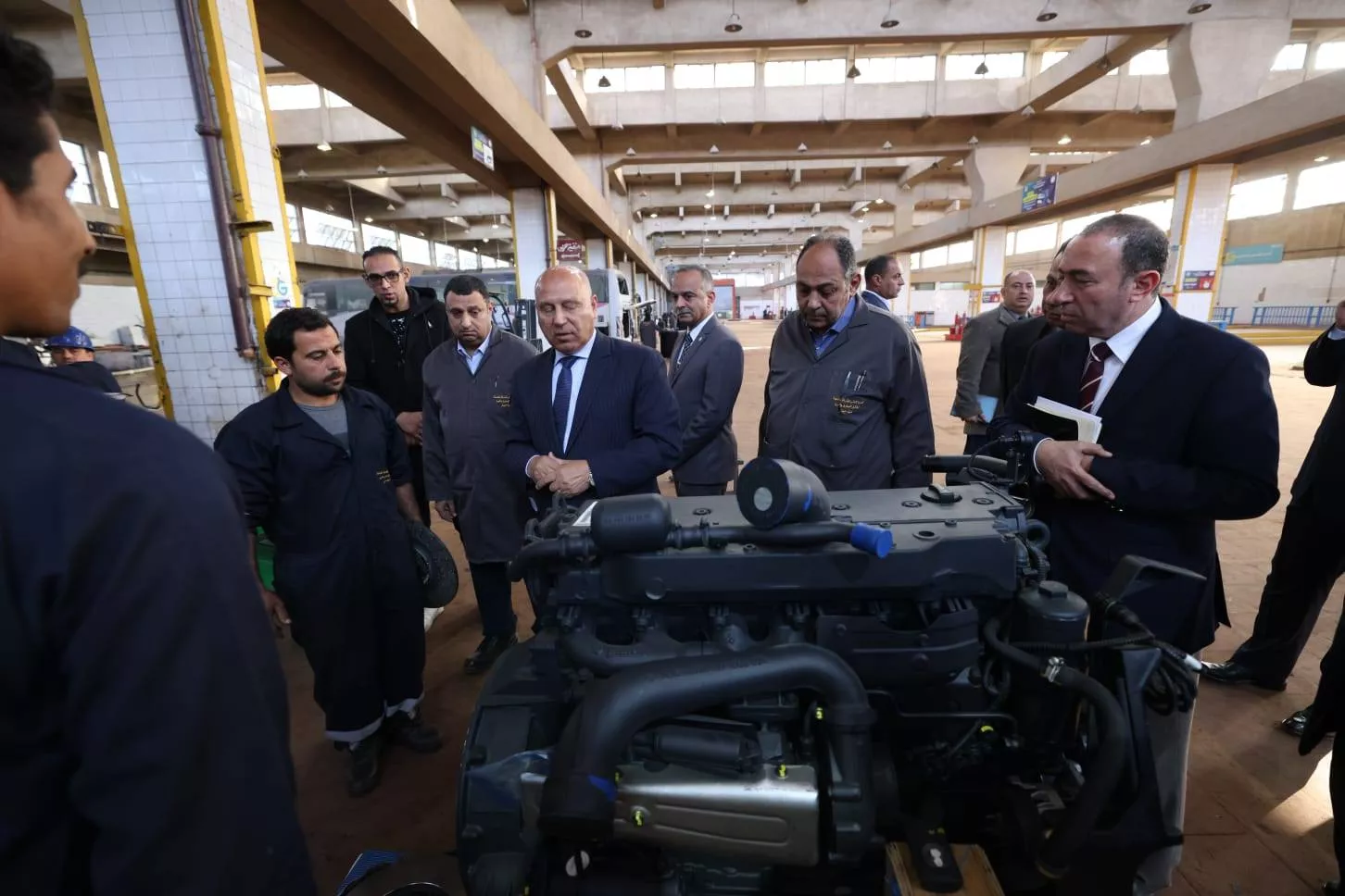 وزير النقل يتفقد المركز الفني للصيانة والإصلاح