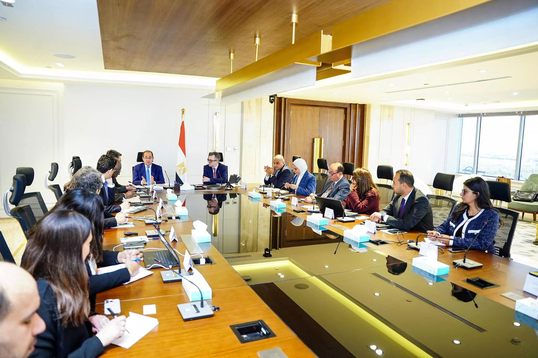 وزيرا التخطيط والمالية مع وفد البنك الدولي والأفريقي للتنمية