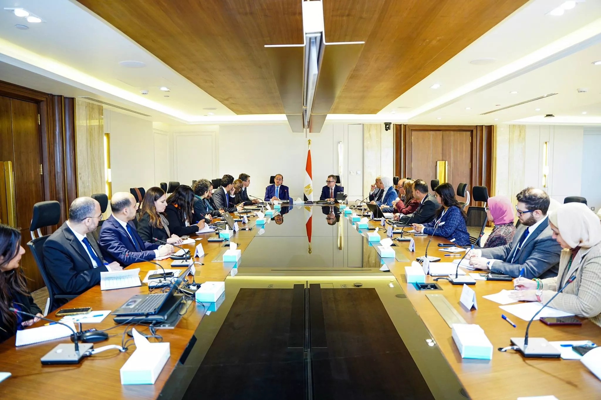 وزيرا التخطيط والمالية مع وفد البنك الدولي والأفريقي للتنمية