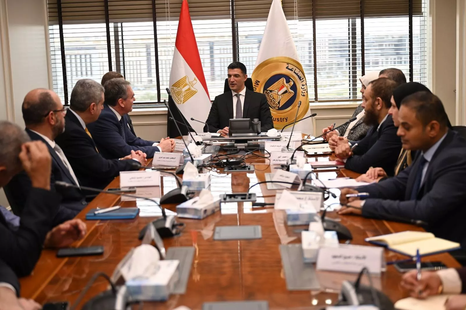 وزير الصناعة يجتمع مع وفد شركة دراسكيم للكيماويات