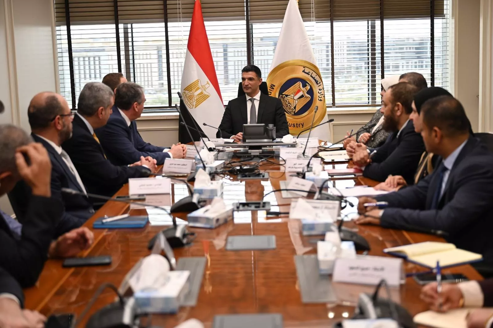 وزير الصناعة يجتمع مع وفد شركة دراسكيم للكيماويات