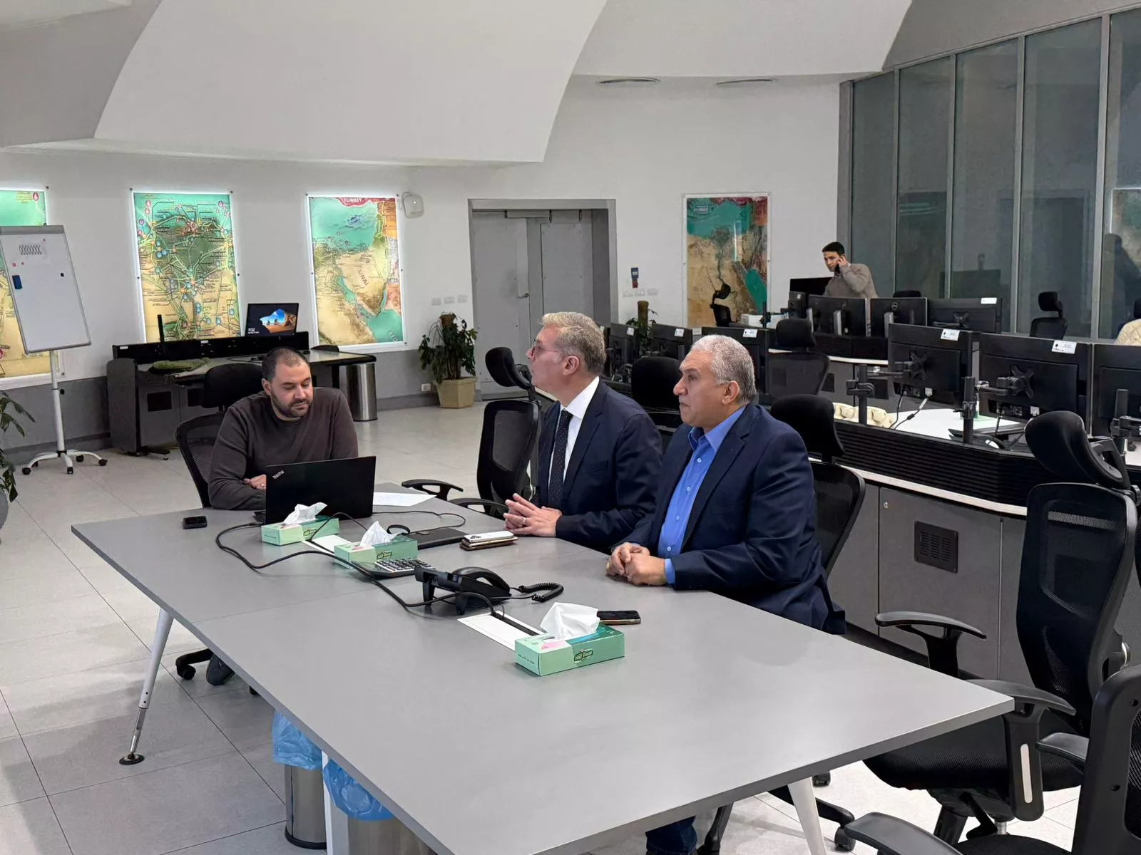 وزير البترول يزور مركز التحكم بالشبكة القومية للغاز