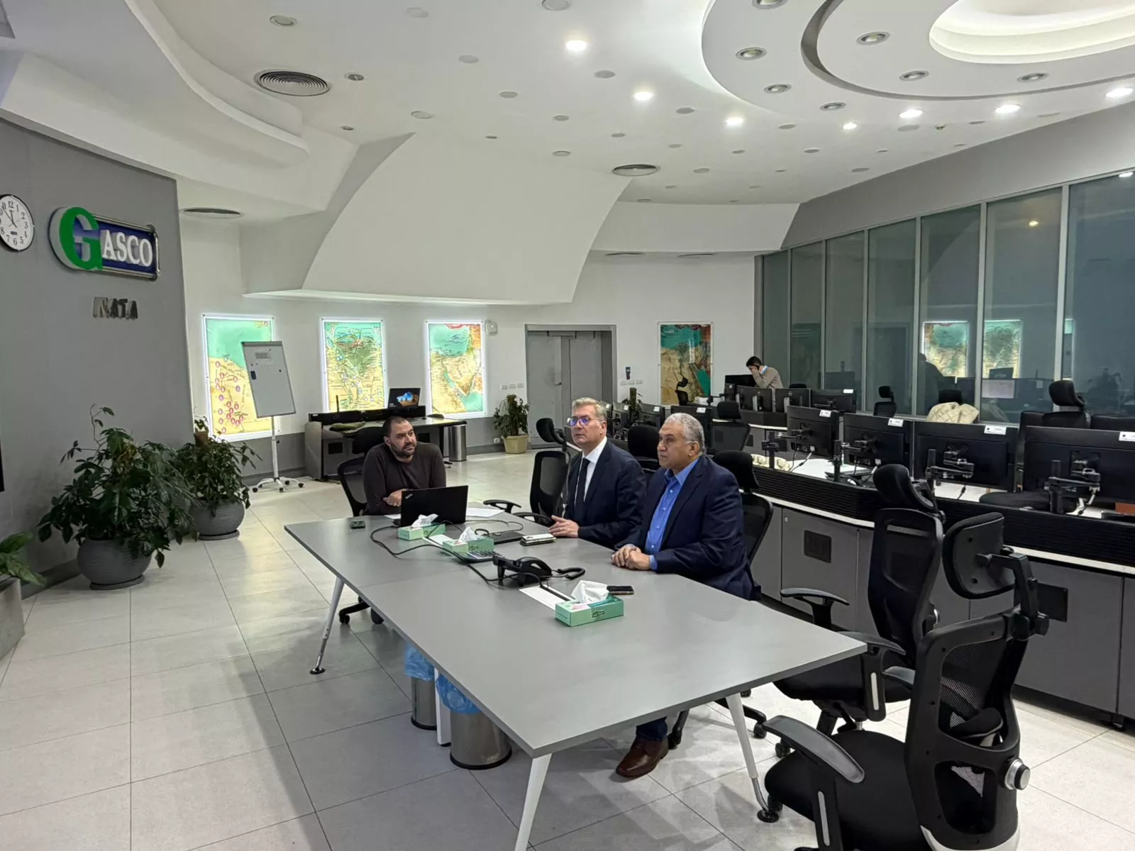 وزير البترول يزور مركز التحكم بالشبكة القومية للغاز