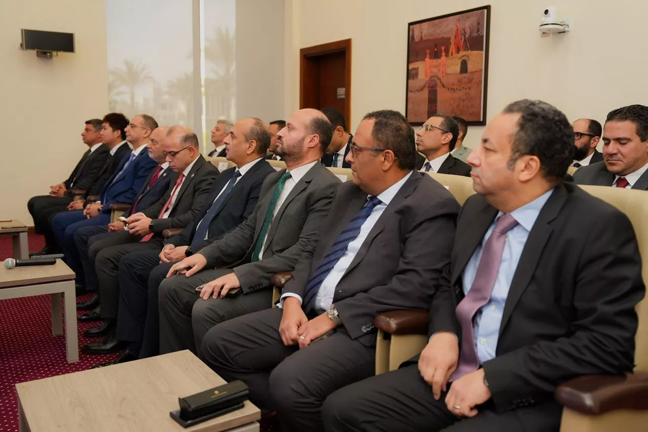 وزير الاستثمار يُسلم رخص ذهبية لـ 8 مشروعات مصرية وأجنبية وعربية