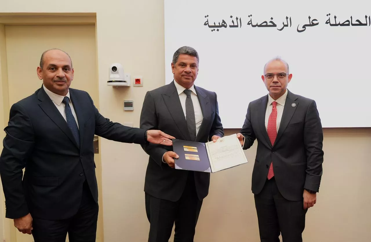 وزير الاستثمار يُسلم رخص ذهبية لـ 8 مشروعات مصرية وأجنبية وعربية