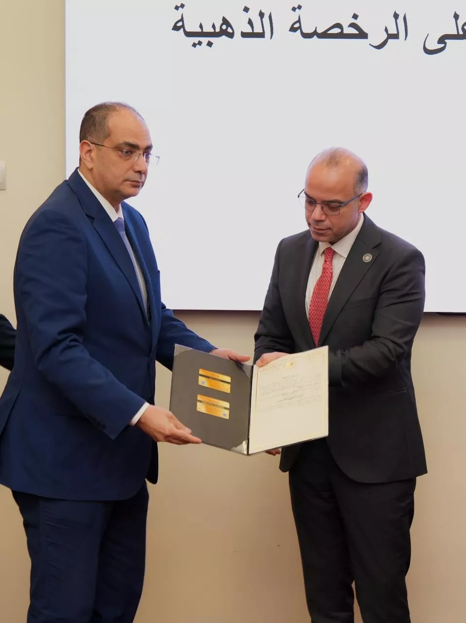 وزير الاستثمار يُسلم رخص ذهبية لـ 8 مشروعات مصرية وأجنبية وعربية