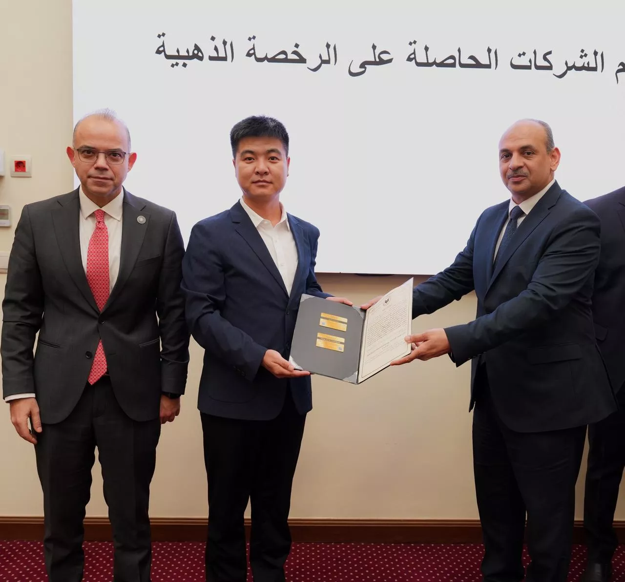 وزير الاستثمار يُسلم رخص ذهبية لـ 8 مشروعات مصرية وأجنبية وعربية