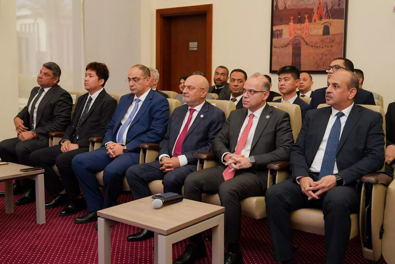 وزير الاستثمار يُسلم رخص ذهبية لـ 8 مشروعات مصرية وأجنبية وعربية