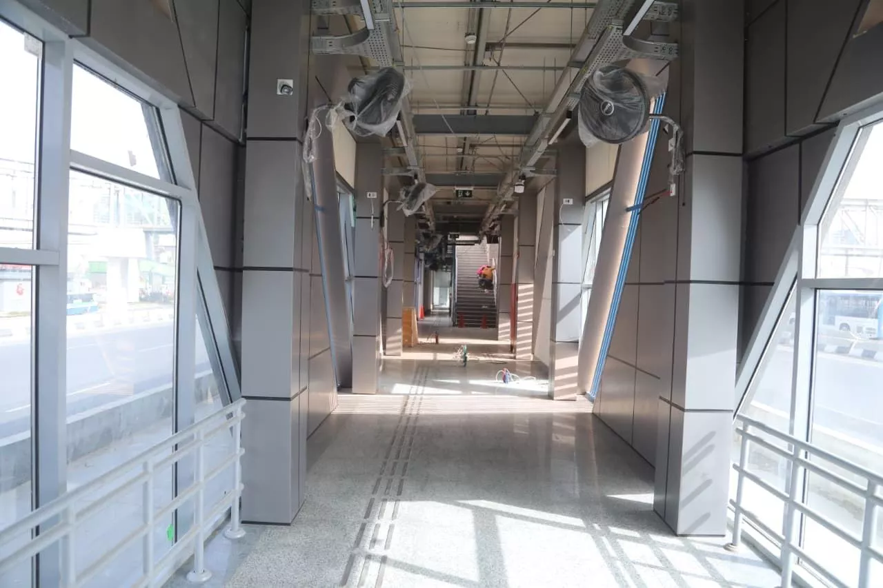 الوزير يتفقد التشطيبات النهائية للمرحلة الثانية من مشروع BRT