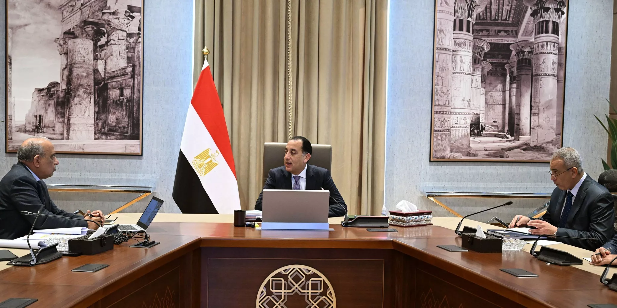رئيس الوزراء يلتقي وزير الكهرباء