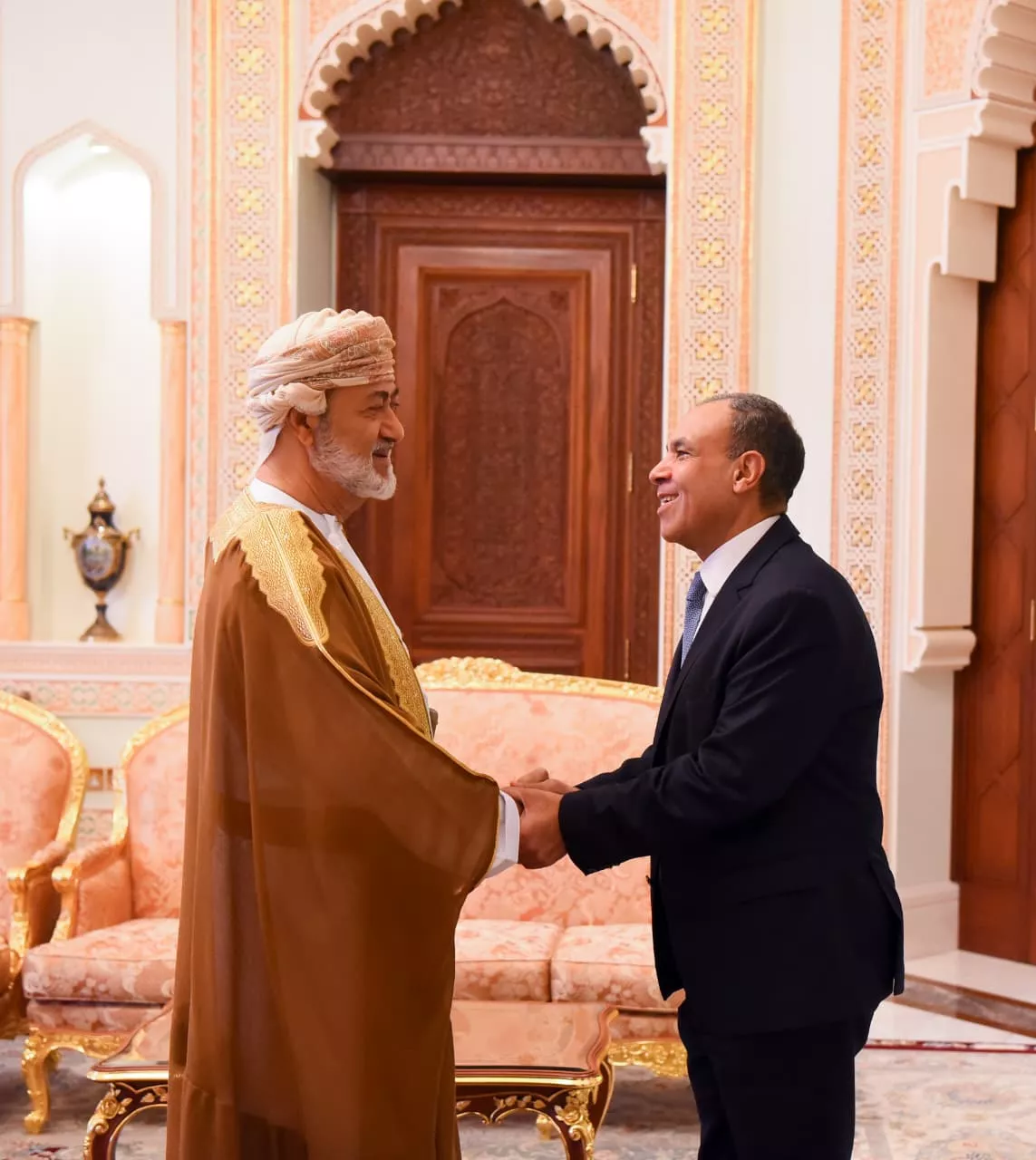 وزير الخارجية وسلطان عُمان