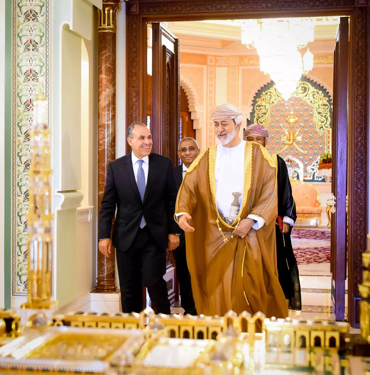 وزير الخارجية وسلطان عُمان