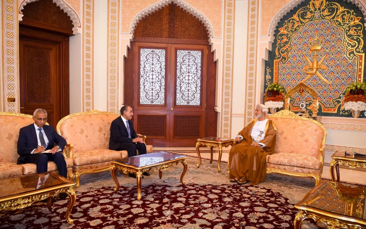 وزير الخارجية وسلطان عُمان