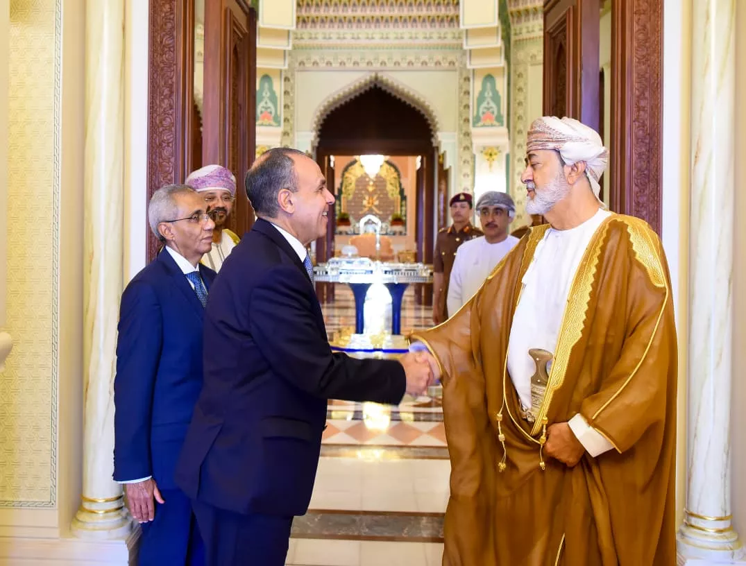 وزير الخارجية وسلطان عُمان