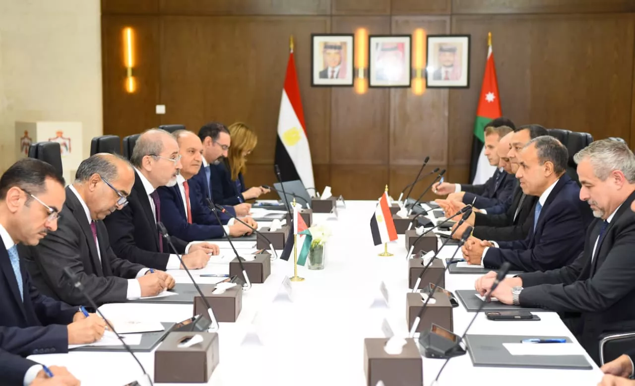 وزير الخارجية يعقد مباحثات مع نظيره الأردني