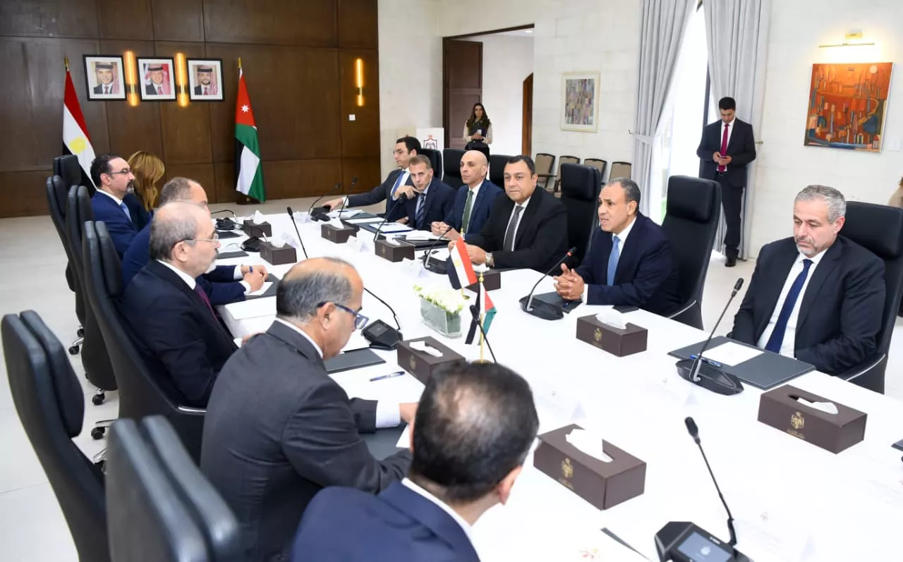 وزير الخارجية يعقد مباحثات مع نظيره الأردني