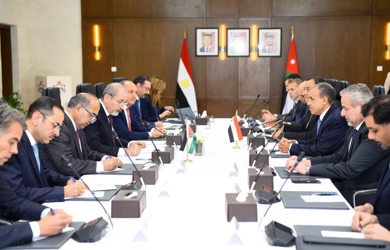 وزير الخارجية يعقد مباحثات مع نظيره الأردني