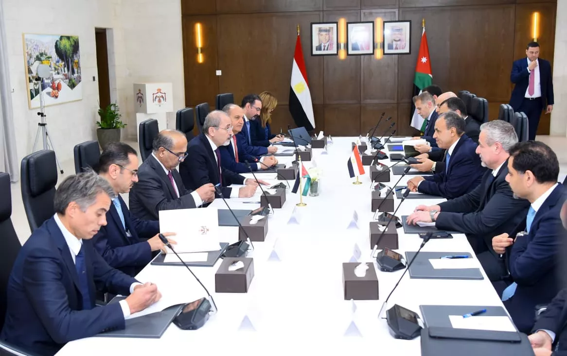 وزير الخارجية يعقد مباحثات مع نظيره الأردني