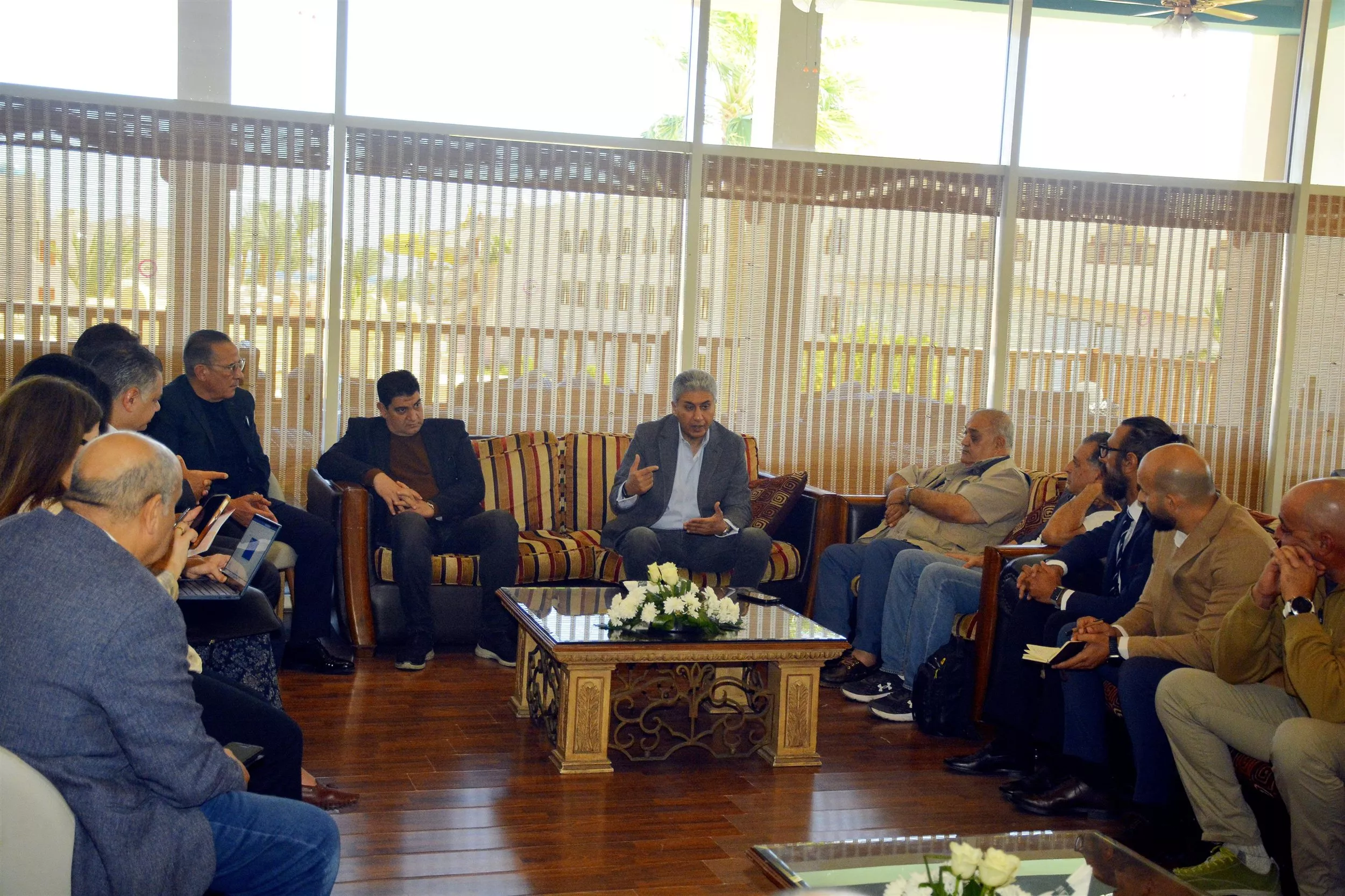 وزير السياحة والآثار يلتقي بأعضاء غرفة الغوص بشرم الشيخ