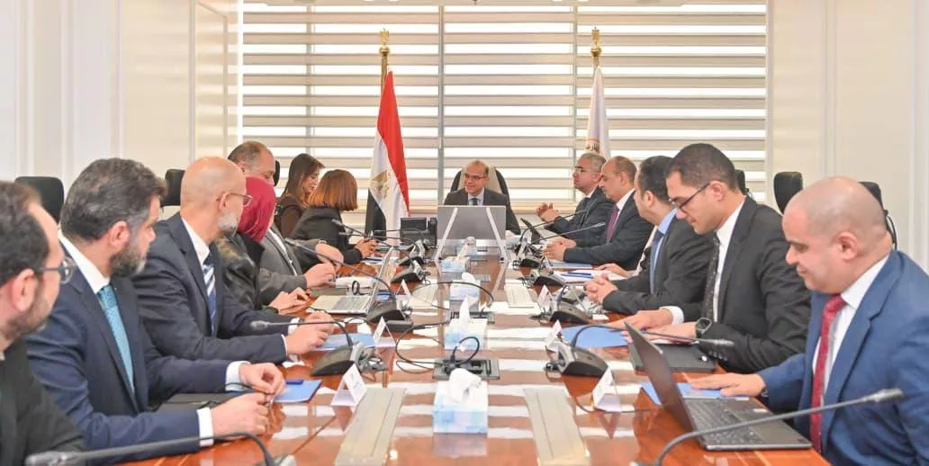 وزير الاستثمار يلتقي العضو المنتدب لشركة جنرال موتورز