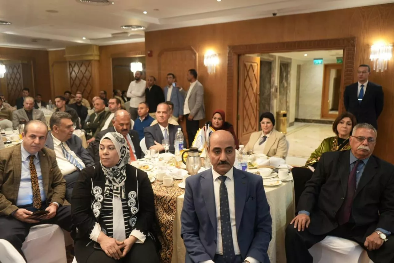 وزير الصناعة يستعرض جهود الوزارة لدعم قدرات الصناعات الصغيرة والمتوسطة